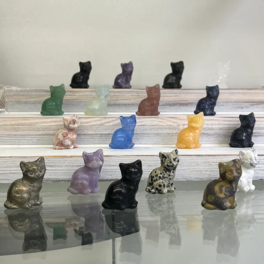 Gemstone Cats - Head Turned